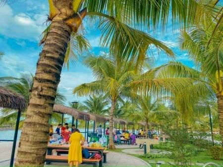 Chủ nhà cần bán gấp căn hộ Vinhomes Grand Park Q9 căn 1PN+ view sông và hồ bơi nội khu giá 1.72 tỷ.Liên hệ 0363583647