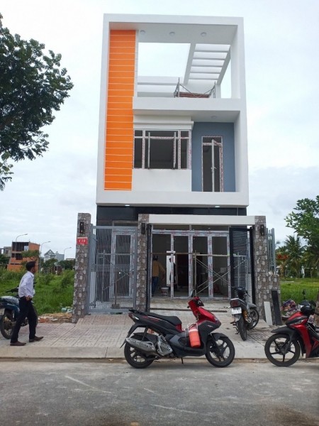 Chính chủ bán gấp căn nhà mặt tiền Đinh Đức Thiện, 90m2, 1 trệt 2 lầu, 3PN, 3WC. LH: 079394749