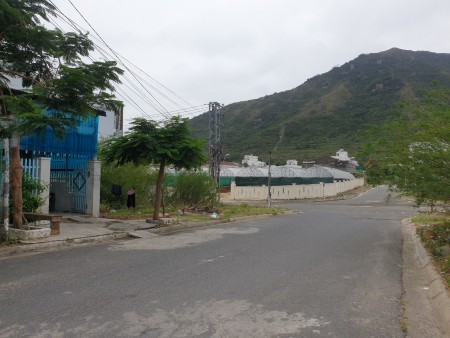 Bán đất mặt tiền đường Trần Khát Chân Phường Vĩnh Hoà Nha Trang 82m2 (ngang 4.5m)