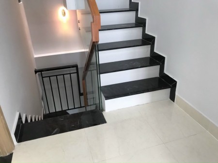 Bán nhà 6x15 sổ hồng riêng mặt tiền KDT mới gần chợ Bình Chánh