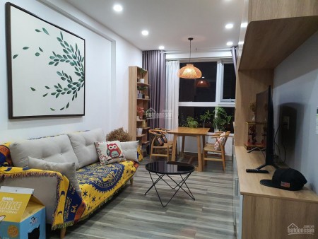 Căn hộ sàn gỗ sang trọng, hướng tốt cần cho thuê giá 6 triệu/tháng, dtsd 66m2, 2 PN, cc Saigon Gateway
