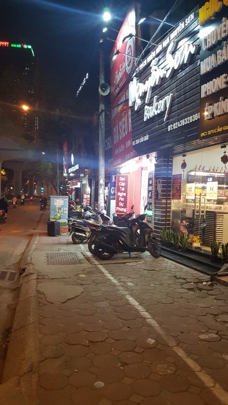 Siêu Hot Mặt Phố Cầu Giấy Vị Trí Siêu Đẹp Nằm Ngay Ngã Tư Vỉa Hè 5m Kinh Doanh Bất Chấp