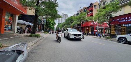 Bán nhà mặt phố Trung Hòa, 135m2 x 6T, thang máy, 49.5 tỷ.