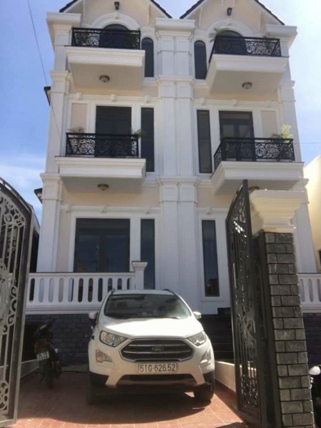 Cần bán nhà Đà Lạt mới xây xong rộng rãi thaoir mái thích hợp kinh doanh khách sạn homestay nội thất sang trọng