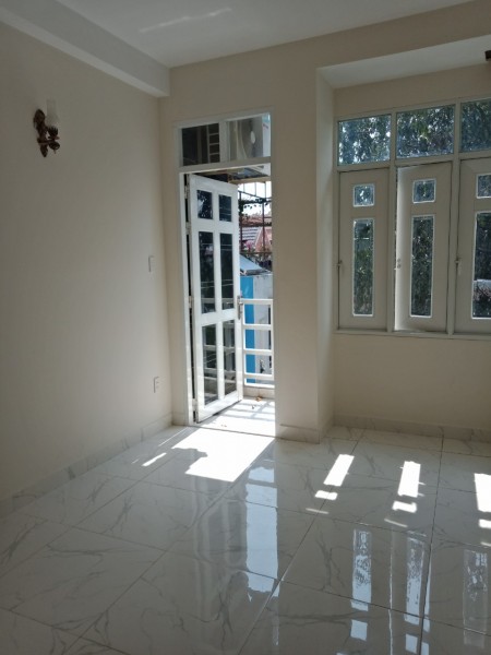 CHÍNH CHỦ CHO THUÊ PHÒNG BAN CÔNG NGAY TRƯỜNG SA- CẦU TRẦN KHÁNH DƯ