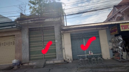 Nhà cách chợ Gò Đen 50m, cách QL1A 50m trống nguyên căn 4x25m dt 100m2 điện nước đầy đủ