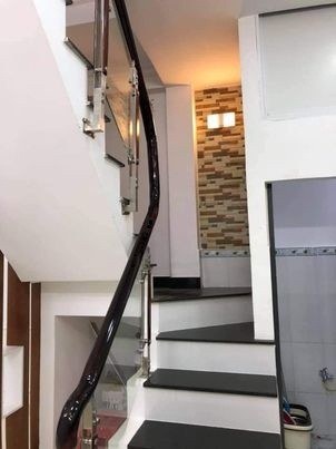 Bán nhà trung tâm Quận 10 3 tầng 4.6 tỷ 1 căn ra mặt tiền Ba Tháng Hai