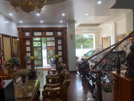 Bán biệt thự TT Quận Tân Phú, tặng nội thất,120m2, 4tầng, ngang8m, 23tỷ