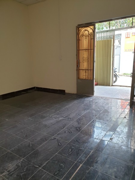 Nhà mới sửa 90m2 - 2 phòng ngủ, gần cao đẳng công thương, phước long b