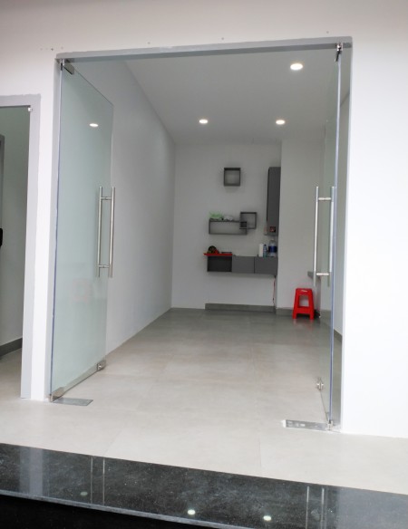 CHO THUÊ MẶT BẰNG ĐẸP QUẬN PHÚ NHUẬN (Tặng cửa kính cường lực)