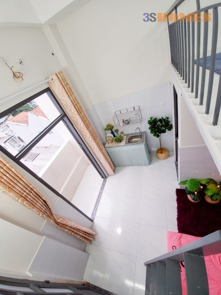 Chỉ còn 1 phòng duy nhất ngay CV Làng Hoa có ban công riêng.
