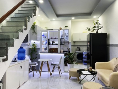 Bán gấp nhà 3/2, Q10 30m2 giá 5 tỷ 3, đang cho thuê 20tr/tháng