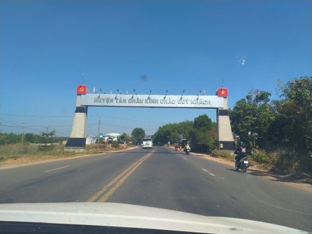 Đất sào sổ sẳn, ngay cạnh trung tâm Thị trấn đường mở rộng 20m, 399triệu 1200m2
