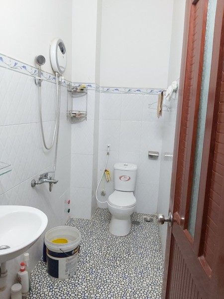 CHO THUÊ NHÀ CĂN GÓC, HẺM XE TẢI ( 6X11 m2) 9 tr/ 1 tháng
