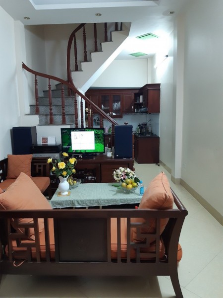 Chính chủ bán nhà riêng tại ngõ 467 Lĩnh Nam DT 30m2x4 tầng giá 2.3 tỷ LH 0984 573 028