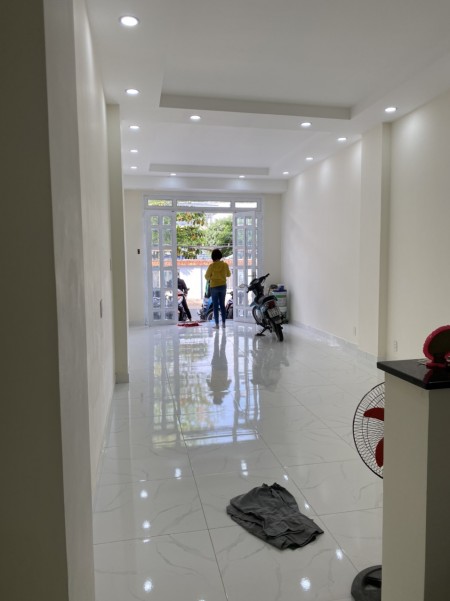 Cho thuê nhà quốc lộ 13, đôi diện bến xe Miền Đông, nhà mới – 25tr