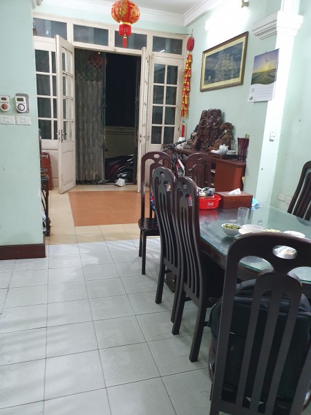 Bán nhà phố Nguyễn Khánh Toàn 67 m2 giá 7.5 tỷ lô góc, oto kinh doanh