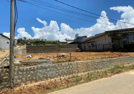 Cần bán đất Đà lạt Đất vuông vức, nằm ngay khu dân cư đông đúc.Thích hợp định cư lâu dài, kinh doanh, xây biệt thự, khách sạn