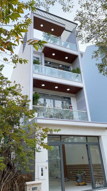 Bán nhà 3 lầu đường số Phạm Hữu Lầu, phường Phú Mỹ, Quận 7 giá 10,5 tỷ