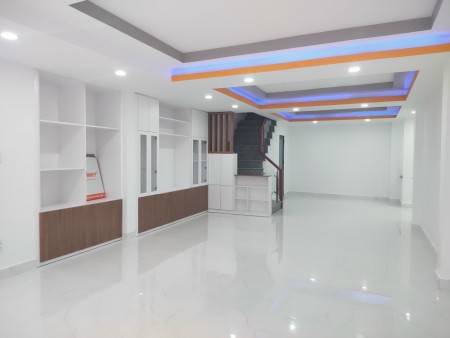 Nhà hẻm đường 3/2, sau Sacombank, đang cho thuê 13 phòng. 7,8 tỷ