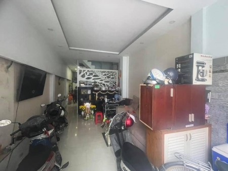 Bán nhà đường Lạc Long Quân, Phường 9, Tân Bình. 3 Tầng chỉ nhỉnh 6 Tỷ.