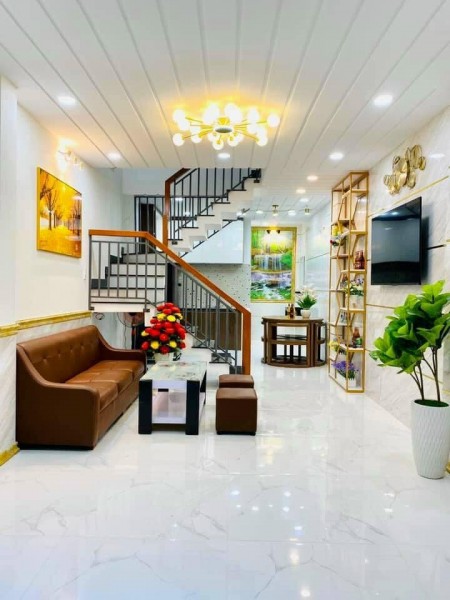 Bán gấp nhà Q10 Ngô Gia Tự 32m2 1T + 3L giá 5.3 tỷ