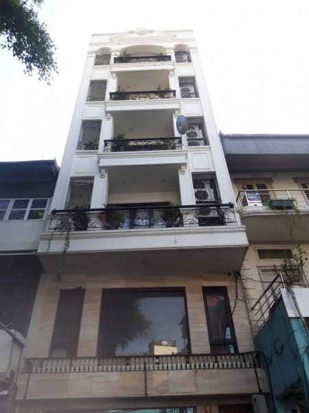 Tôi cần bán gấp nhà 10 tầng, phố Đào Tấn, giá 23.5 tỷ.