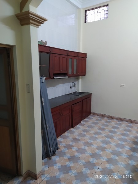 Cho thuê nhà trong ngõ Phố Trạm – Thích hợp hộ gia đình ở