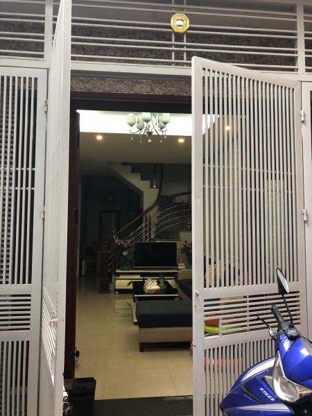 Chính chủ bán nhà riêng tại ngõ 186 Ngọc Thụy, Long Biên DT 45m2x4 tầng Giá 5.2 tỷ LH 0388221818
