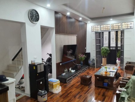 NHÀ ĐẸP VỊ TRÍ HOT NHẤT ĐỐNG ĐA, 20M RA PHỐ HOÀNG CẦU, MT RỘNG 5,5 M – NHÀ 4 TẦNG – 52M2.