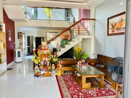 Bán nhà đường Lạc Long Quân gần chợ Tân Bình 68m2 giá rẻ
