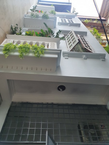 Nhà riêng ngõ 22 Tôn Thất Tùng, diện tích 75m, tiện giao thông, cách phố 100m