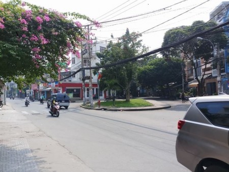 Nhà 4 tầng 2 mặt HXH 76 Nguyên Hồng p11 – giá chỉ 6.45 tỷ