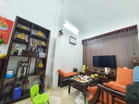 Nhà Giảng Võ, 3.7 Tỷ, DT 35m, ngõ 3 gác, cách phố 50m
