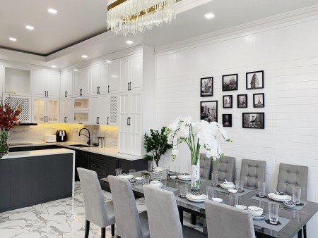 Bán gấp nhà Mặt phố lớn Hoàng Cầu giá 16 tỷ, 55mx5T, view hồ, KD tốt