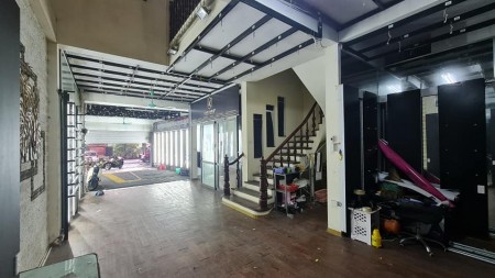 Bán nhà mặt Phố Nguyễn Đình Hoàn, 3 ô tô tránh, 2 vỉa hè, 142m2, 24.5 tỷ