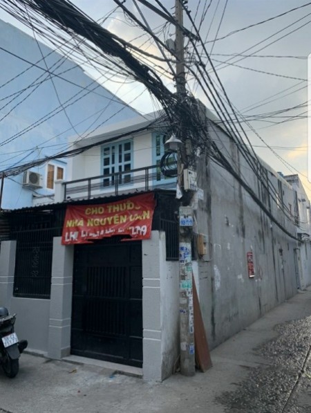 Nhà 1 trệt, 1 lầu, 3 phòng ngủ giá 8tr khu Him Lam, Quận 7
