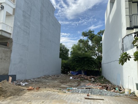 Bán gấp lô đất 105m2, giá rẻ đối diện Bệnh Viện Chợ Rẫy 2 Vì kẹt vốn kinh doanh nên cần nhượng lại cho ai có nhu cầu