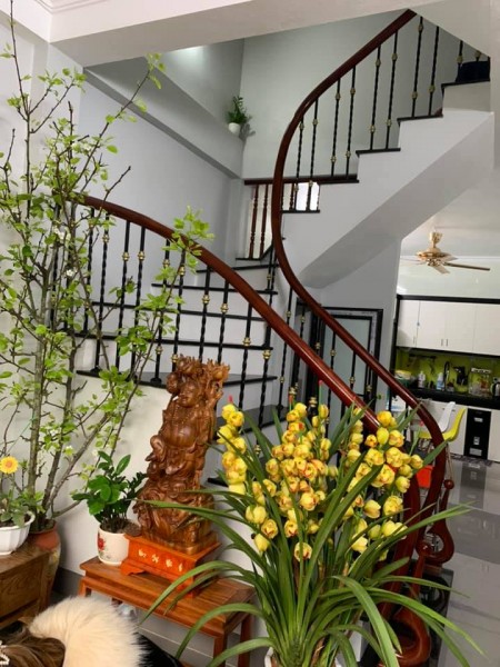 Bán Gấp Nhà Ngọc Hồi 36m2 - Gần Phố - 10m Ra Oto Tránh - MT 4m - Nhà Đẹp Tặng Nội Thất