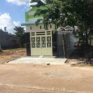 Bán kiot và 4 phòng trọ, 150m2, đường 16m, quốc lộ 13, ngay khu công nghiệp Mỹ Phước