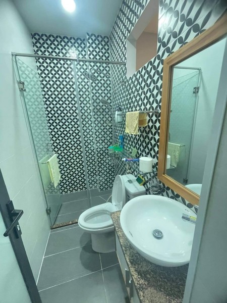 Bán nhà hẻm 107 Bành Văn Trân, giá rẻ, cách mặt tiền 10m.