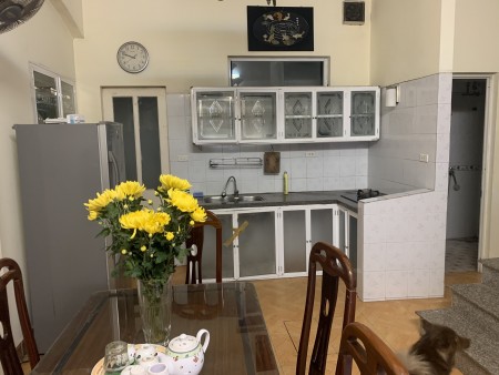 Cho thuê nhà phố Đội Cấn 30m2 x 4 tầng 3 ngủ cơ bản 8.5 triệu. Lh 0377983070