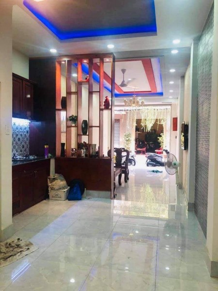 Nhà Mặt tiền, Lạc Long Quân, Quận 11, 40 m2, 3 tầng chỉ 8 tỷ 15