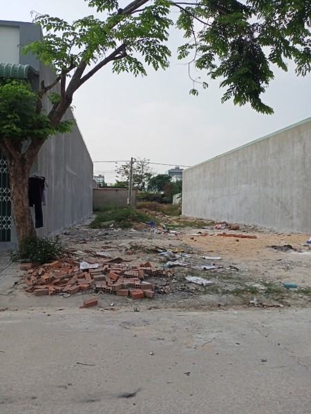 CẦN TIỀN CHO CON ĐI DU HỌC CẦN BÁN GẤP 220M2 ĐẤT MẶT TIỀN CHỢ