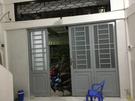 Nhà nguyên căn 1 lầu đúc, gần chợ Bình Thới, quận 11.