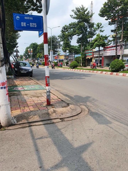 Đất mặt tiền DX 25, DT 136 m2, Sổ riêng, bao sang tên