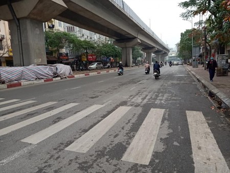 BÁN MẶT PHỐ HÀO NAM 70M KINH DOANH VỈA HÈ 4 TẦNG 16 TỶ 8