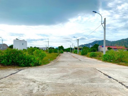 Suất nội bộ mặt tiền quốc lộ 1a - KDC cầu quằn- Ninh Thuận