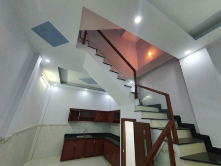 HXH vị trí đẹp, QT ,P8, GV, 1 trệt, 2 lầu. Sân Thượng BTCT, 4 Tầng, Dt (4.1x12), giá 4.2 tỷ