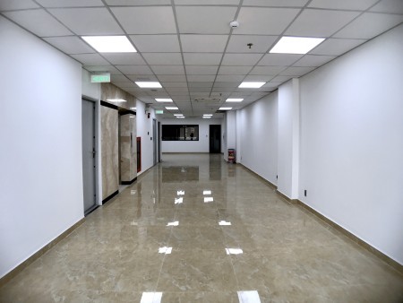 Mặt bằng kinh doanh cho thuê đường Nguyễn Thị Minh Khai, giá 267 nghìn/m2/tháng.